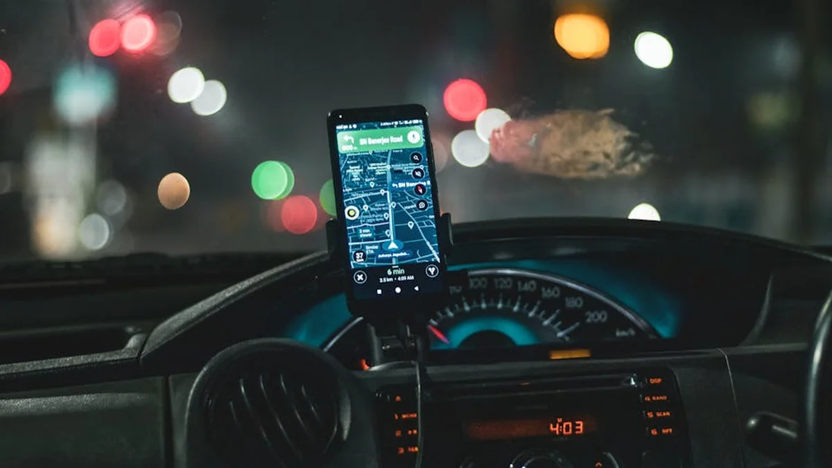 A dangerous maneuver was recorded in Kaunas: a car drove in the opposite direction to traffic