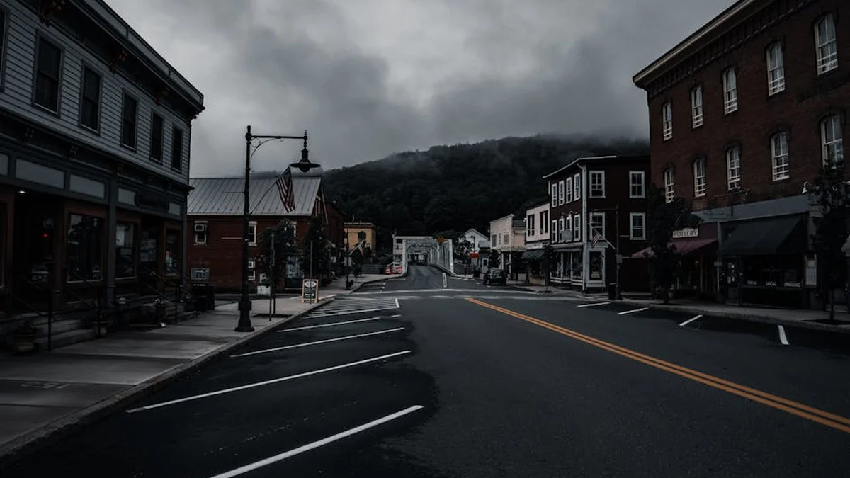 A small town suffers from the horrors of in-law blood feuds: children don’t go to school, don’t speak