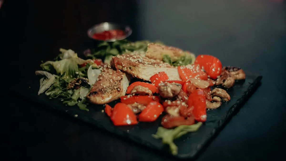 Soysalad with chicken and mushrooms is a great alternative for dinner