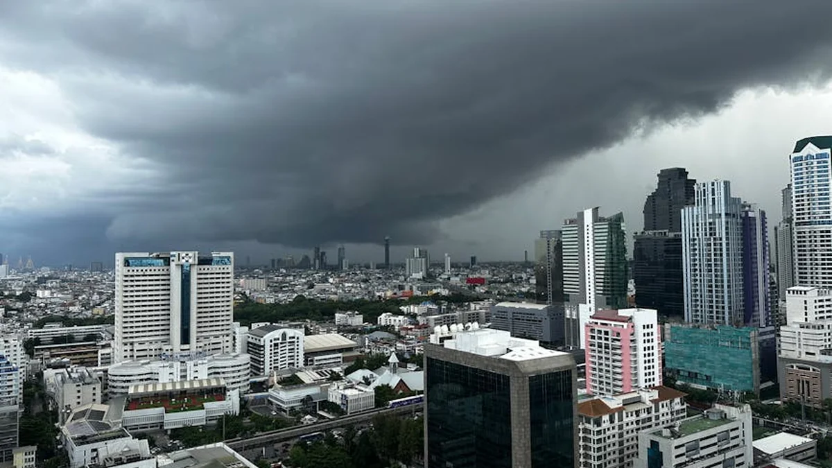 The latest warning from a well-known meteorologist: which districts will again be hit by rain with thunderstorms
