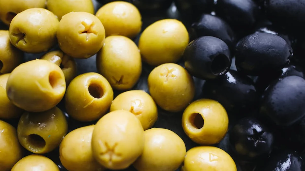 Which olives are healthier: green or black?
