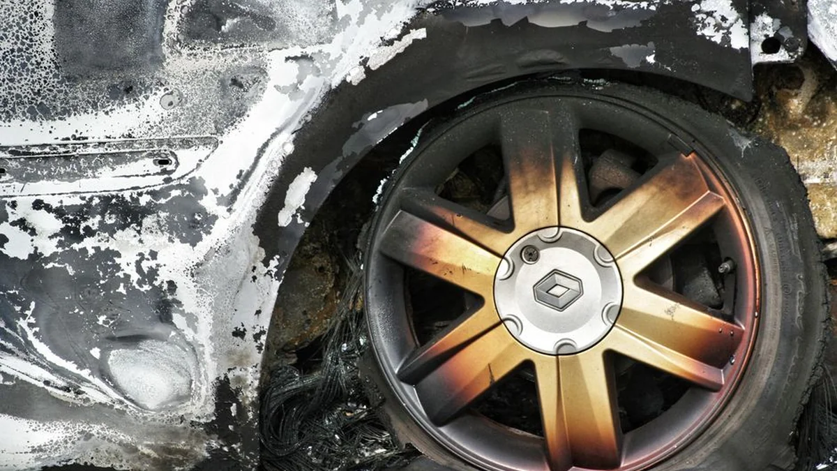 A decorative Moskvich parked near the flower salon caught fire in Kaunas