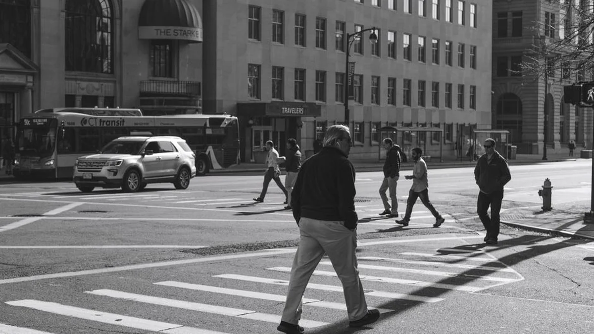 The sudden collapse of a man after unsuccessful resuscitation on the Elektrėnai pedestrian street led to his deathMedical staff failed to revive the man in Klaipėda