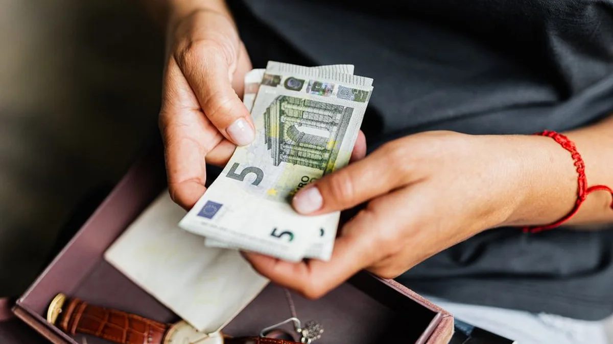 In Klaipėda region, con artists took about 8 thousand euros from a woman