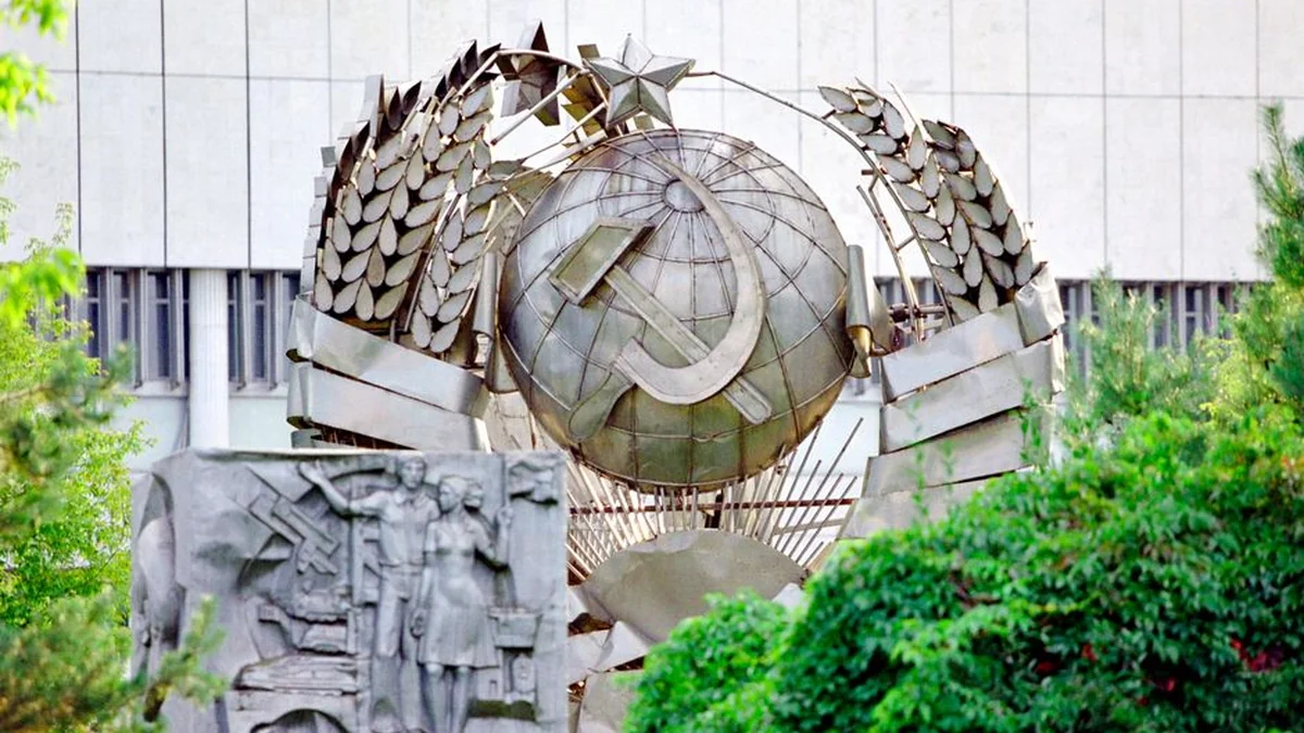 Survey: most of the population is inclined to leave the monument of poetess S. Nėris(1)