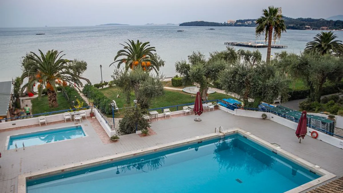 The legendary pool is not finding a buyer – it has cut the price significantly