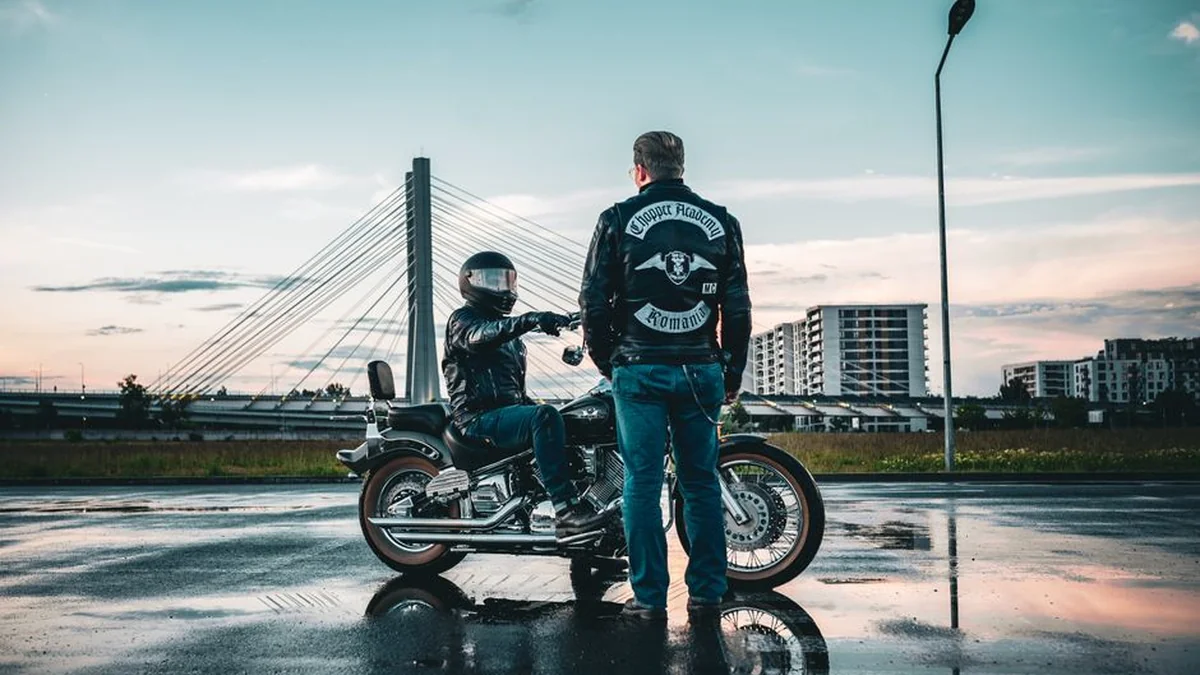 Nagabaritinis vilkikas Klaipėdoje nutrenkė motociklininką